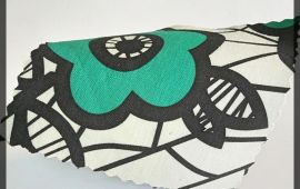 Vải kaki (KK00501) - Màu kem họa tiết bông to - Khổ 1.4/1.5 mét